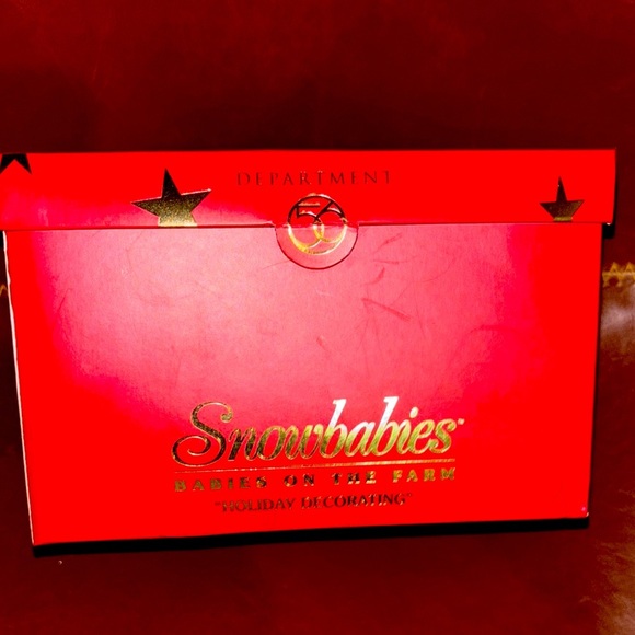 Snowbabies Holiday Decorating - Picture 1 of 3